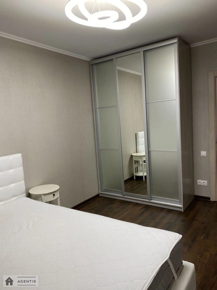 Apartment for rent. 3 rooms, 60 m², 3rd floor/12 floors. Lobachevskogo, Kyiv. 