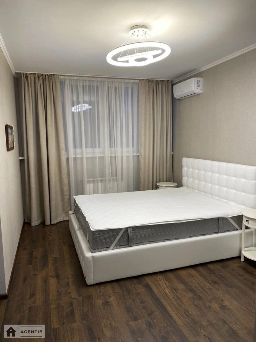 Apartment for rent. 3 rooms, 60 m², 3rd floor/12 floors. Lobachevskogo, Kyiv. 