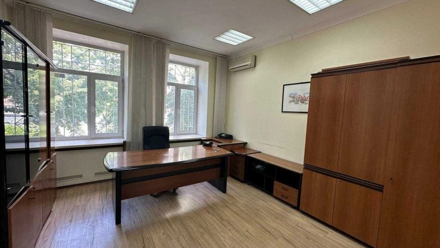 Office for rent. 6 rooms, 130 m², 1st floor/3 floors. Kruglouniversytetska, Kyiv. 