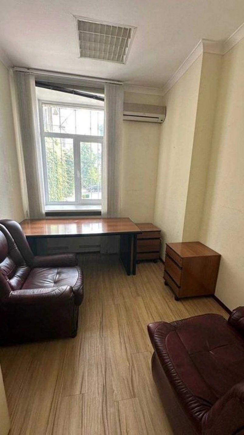 Office for rent. 6 rooms, 130 m², 1st floor/3 floors. Kruglouniversytetska, Kyiv. 