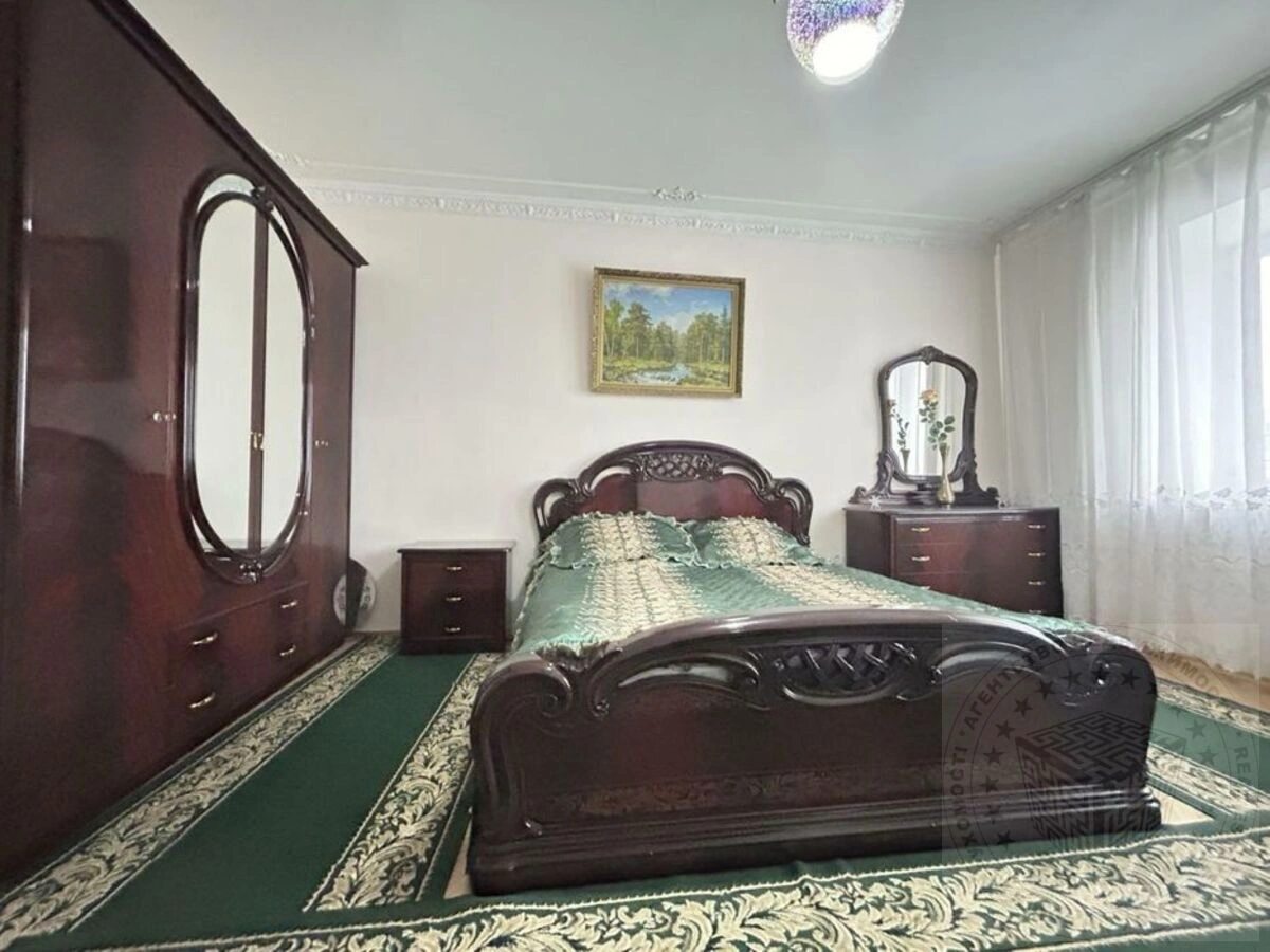 Продаж квартири 3 кімнати, 115 m², 9 пов./15 поверхів. 10, Котельникова Михайла 10, Київ. 