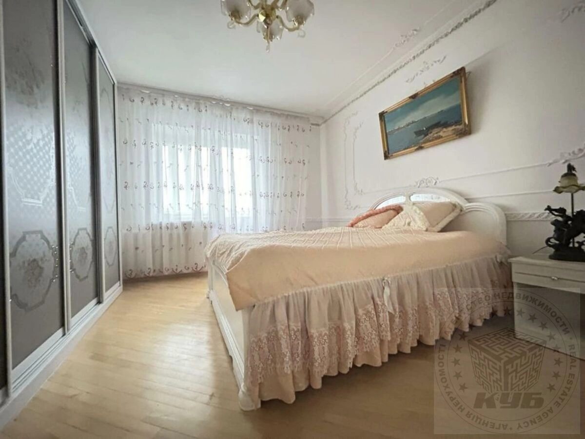 Продаж квартири 3 кімнати, 115 m², 9 пов./15 поверхів. 10, Котельникова Михайла 10, Київ. 