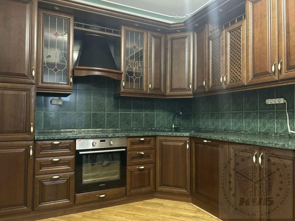 Продаж квартири 3 кімнати, 115 m², 9 пов./15 поверхів. 10, Котельникова Михайла 10, Київ. 