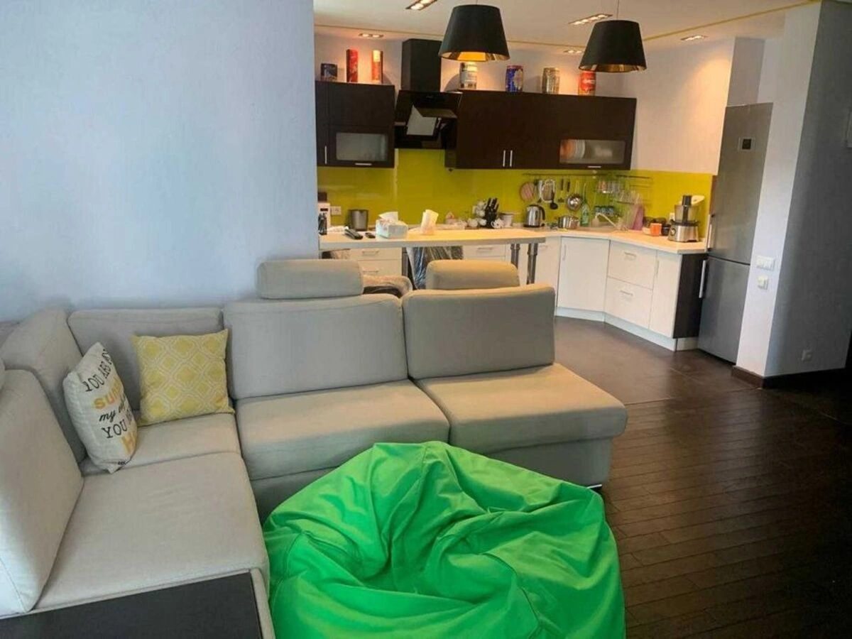 Apartment for rent. 3 rooms, 91 m², 9th floor/12 floors. Regeneratorna 4, Kyiv. 