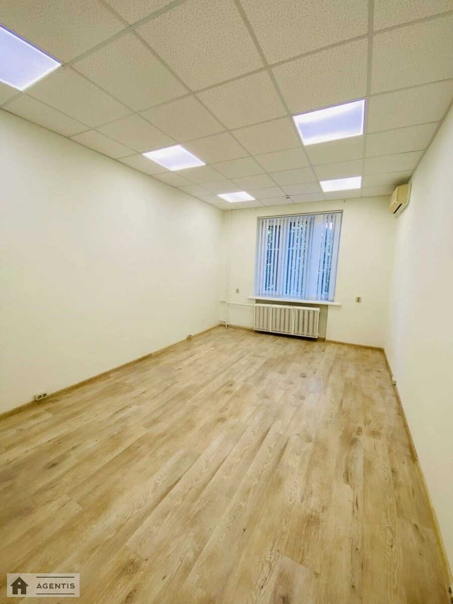 Apartment for rent. 5 rooms, 160 m², 1st floor/5 floors. 17, Mykoly Mikhnovskoho bulv. Druzhby Narodiv, Kyiv. 