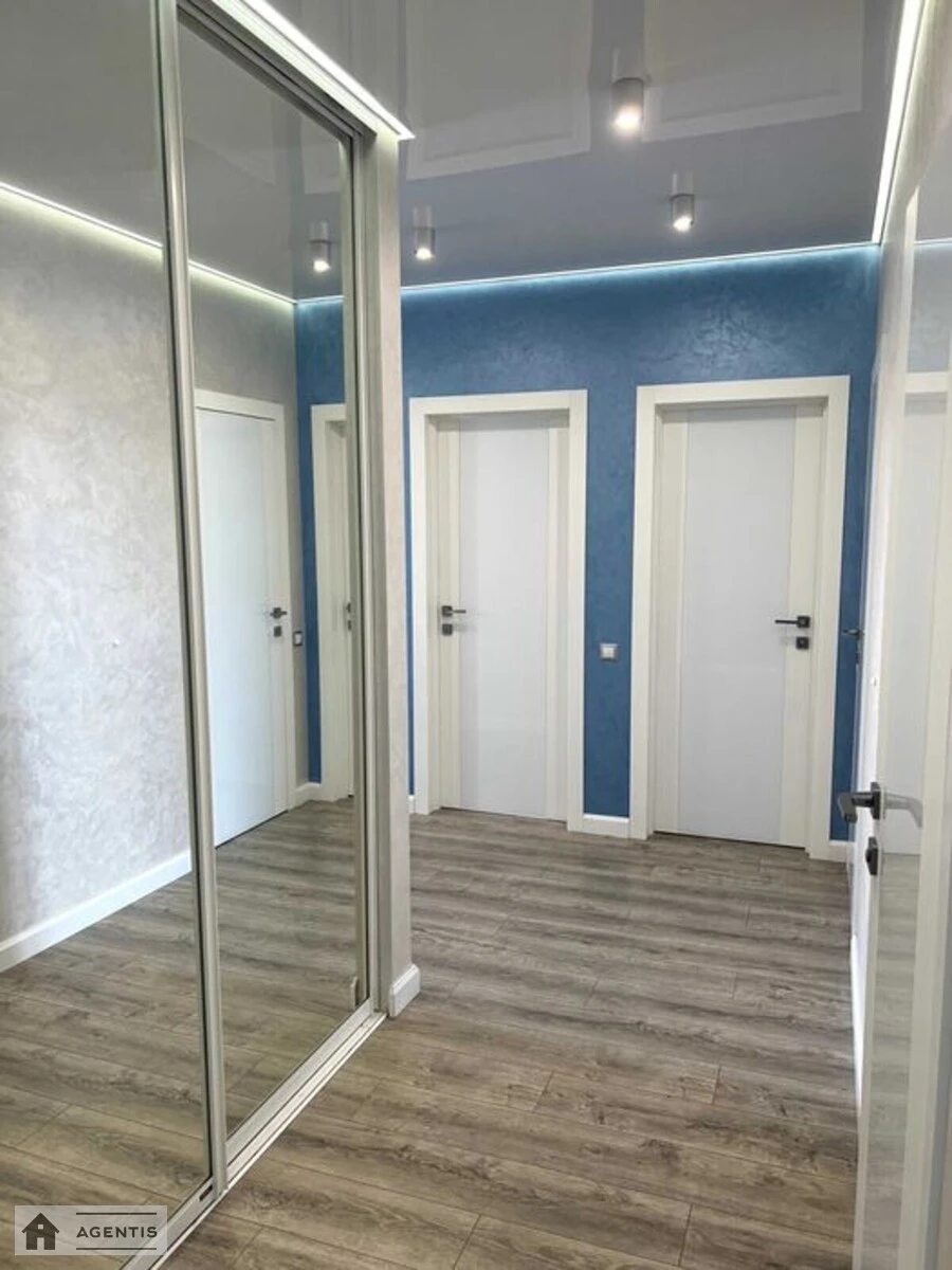 Сдам квартиру 3 комнаты, 89 m², 16 эт./25 этажей. 33, Митрополита Василя Липківського вул. (Урицького), Киев. 