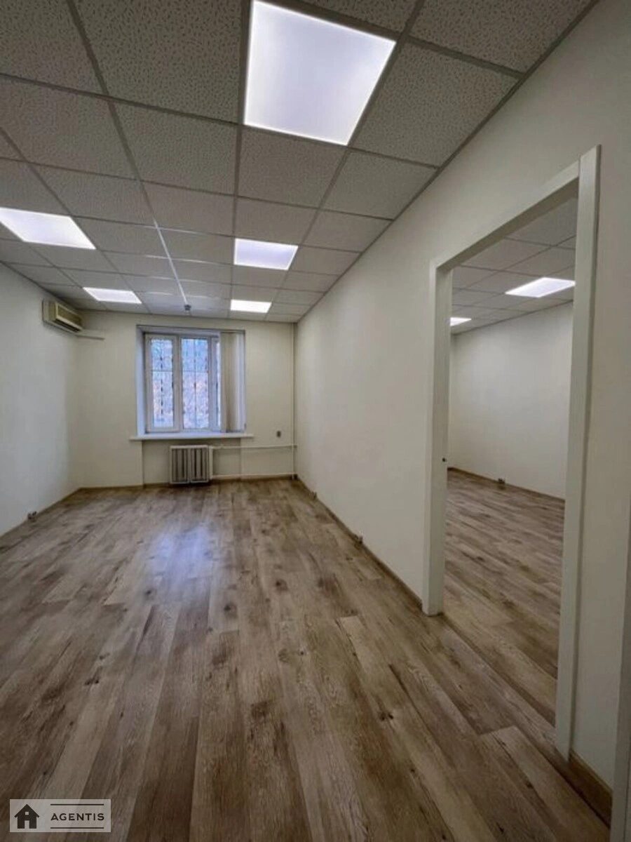 Сдам квартиру. 2 rooms, 70 m², 1st floor/5 floors. 17, Миколи Міхновського бульв. (Дружби Народів), Киев. 