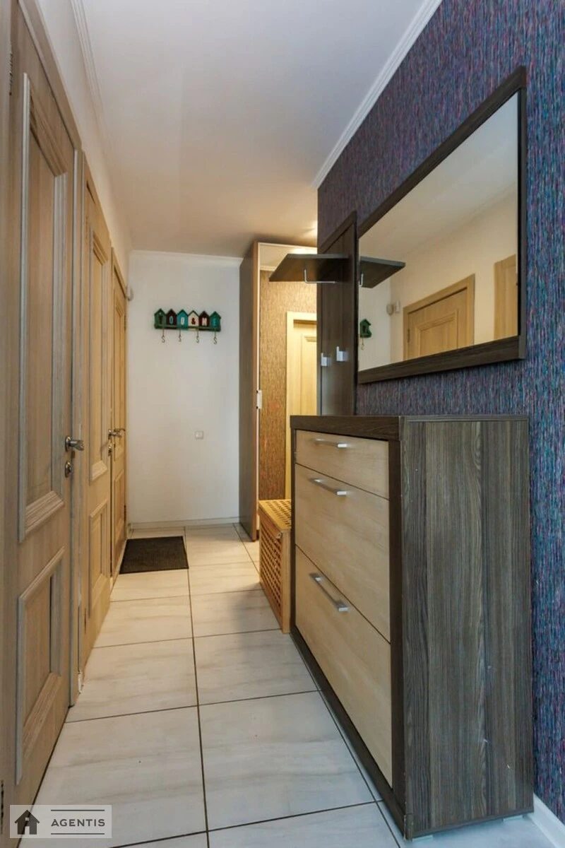 Apartment for rent. 3 rooms, 70 m², 6th floor/9 floors. 59, Sichovyh Strliltsiv 59, Kyiv. 