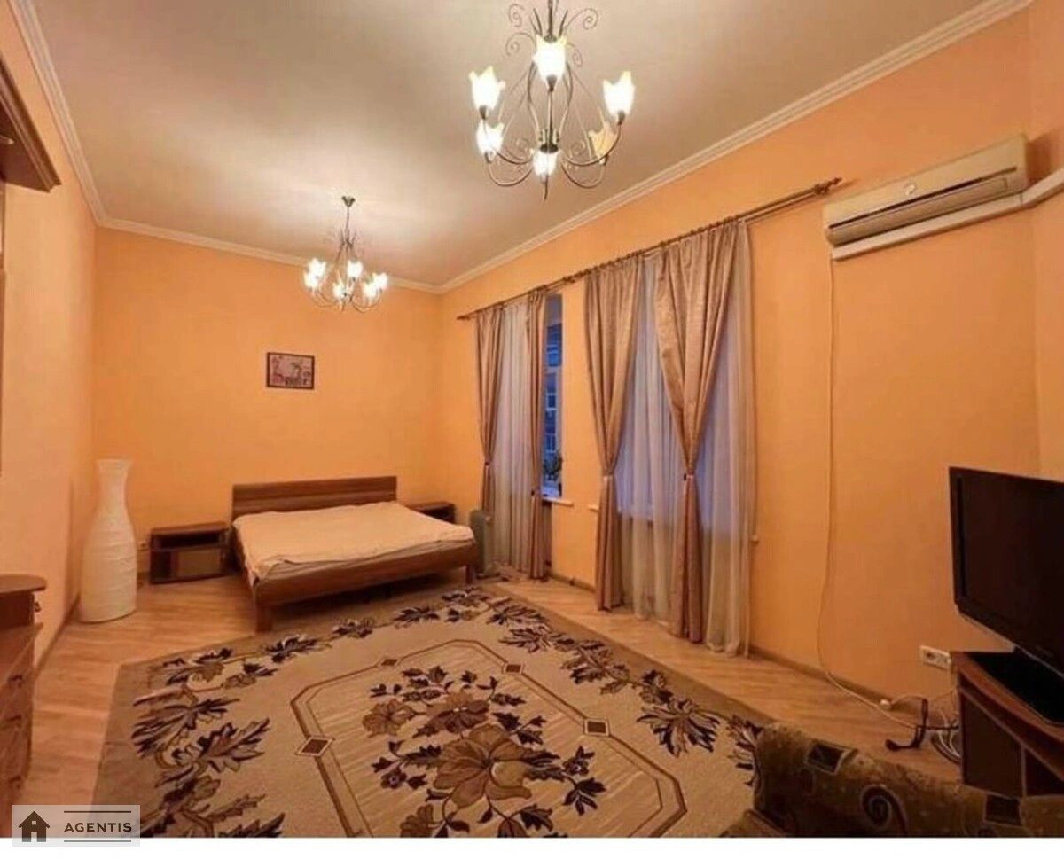 Сдам квартиру. 2 rooms, 60 m², 3rd floor/4 floors. Лютеранская, Киев. 
