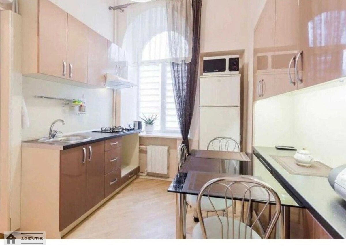 Apartment for rent. 2 rooms, 60 m², 3rd floor/4 floors. Lyuteranska, Kyiv. 
