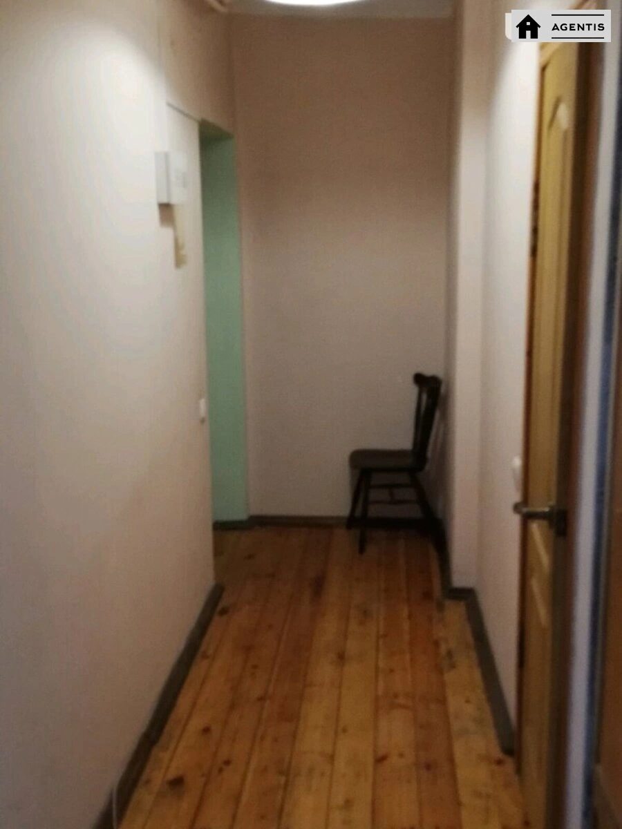 Сдам квартиру. 1 room, 38 m², 5th floor/9 floors. 7, Ростиславська вул. (Маршала Рибалка), Киев. 