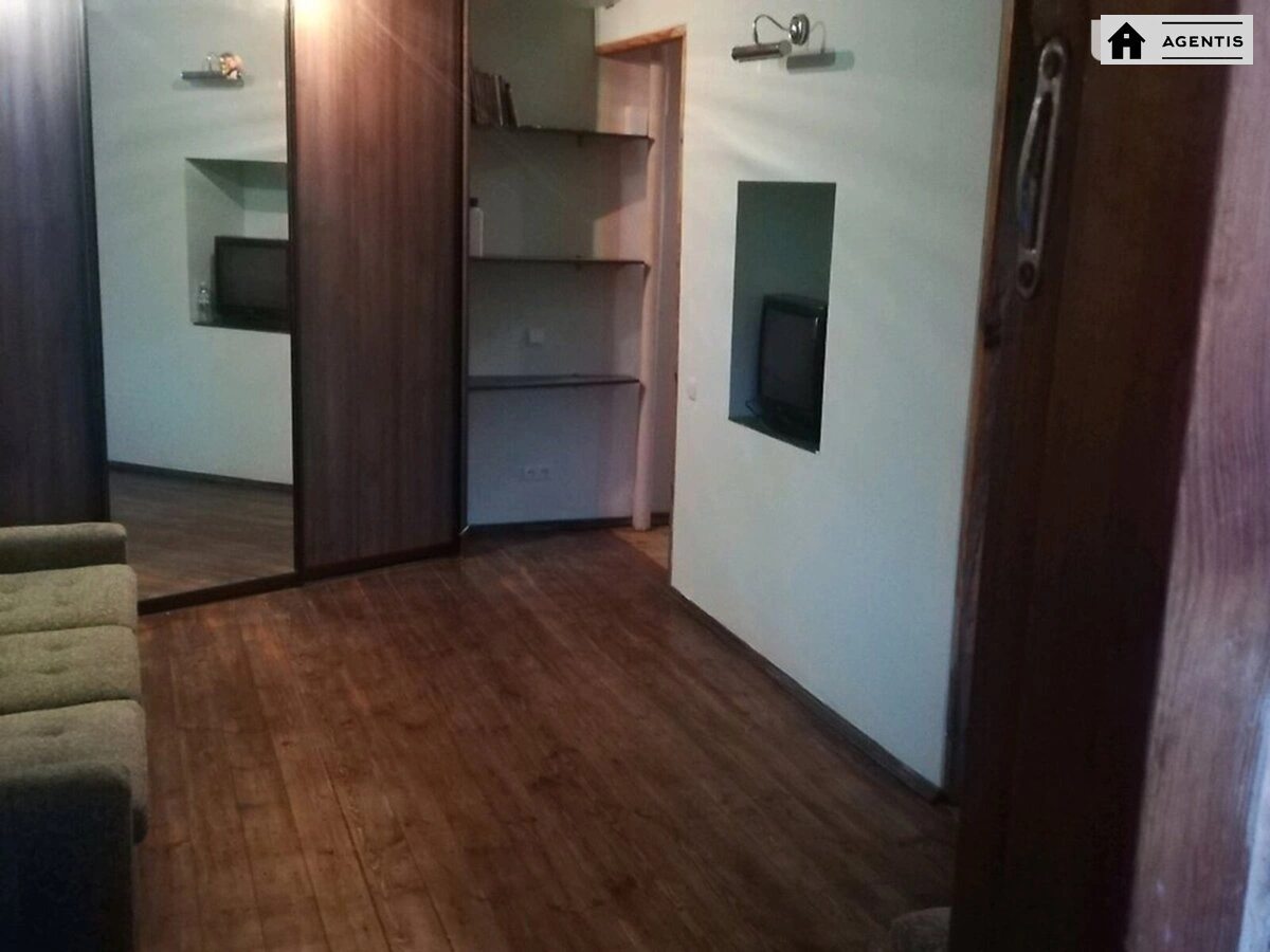 Сдам квартиру. 1 room, 38 m², 5th floor/9 floors. 7, Ростиславська вул. (Маршала Рибалка), Киев. 