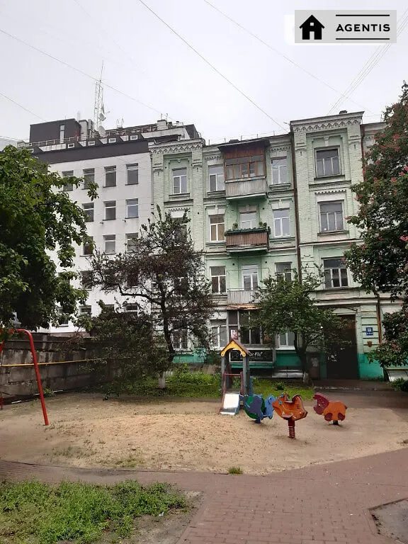 Apartment for rent. 3 rooms, 70 m², 1st floor/4 floors. 79, Volodymyrska 79, Kyiv. 