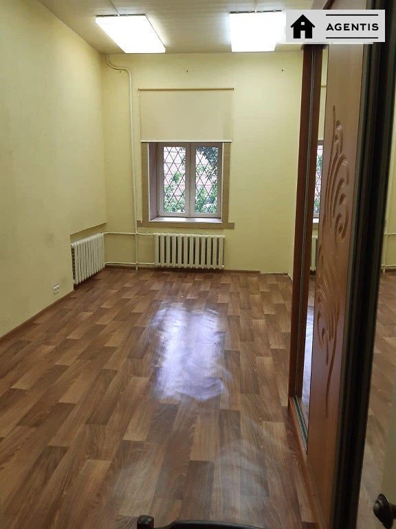 Сдам квартиру. 3 rooms, 70 m², 1st floor/4 floors. 79, Владимирская 79, Киев. 