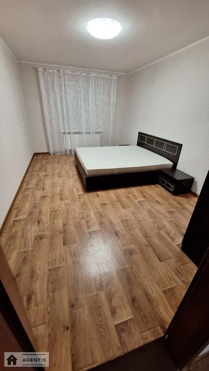 Сдам квартиру. 2 rooms, 77 m², 1st floor/24 floors. 11, Ясиневатский 11, Киев. 