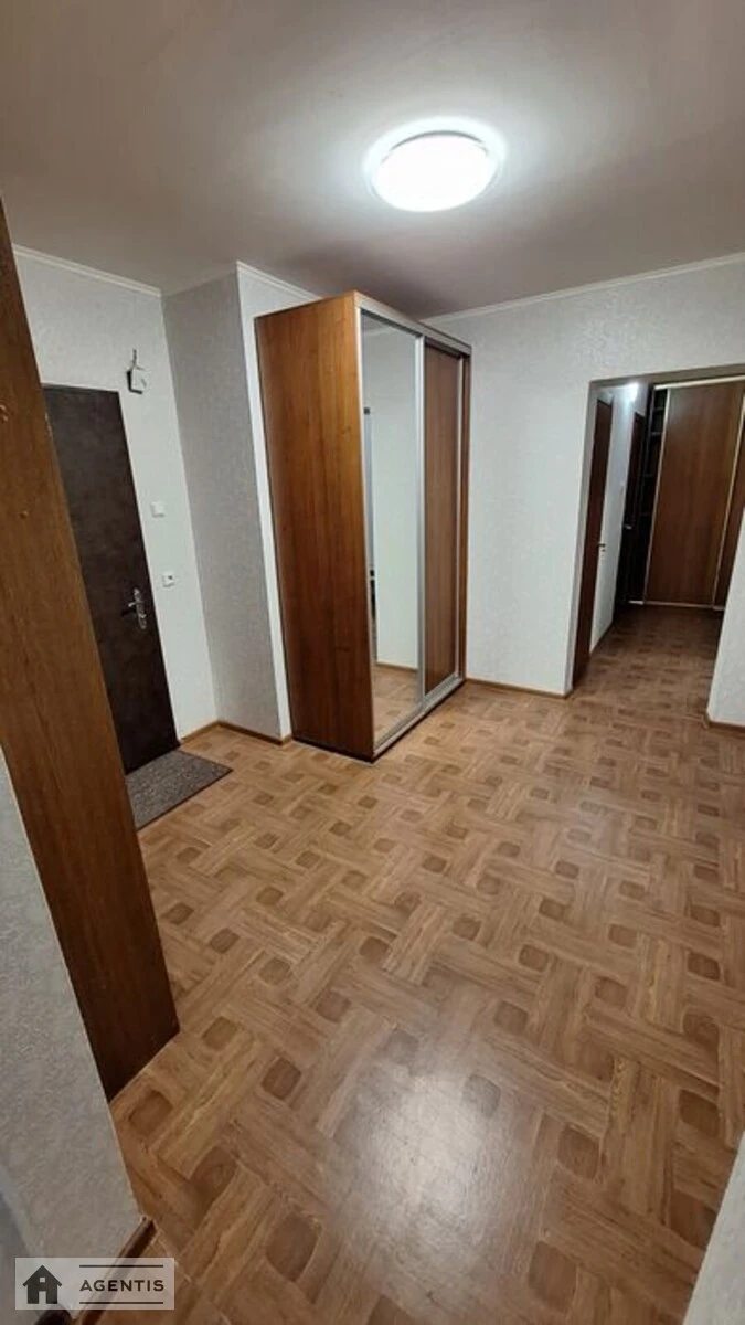 Сдам квартиру. 2 rooms, 77 m², 1st floor/24 floors. 11, Ясиневатский 11, Киев. 