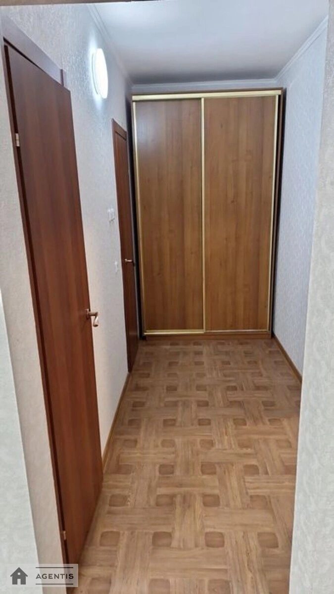 Сдам квартиру. 2 rooms, 77 m², 1st floor/24 floors. 11, Ясиневатский 11, Киев. 