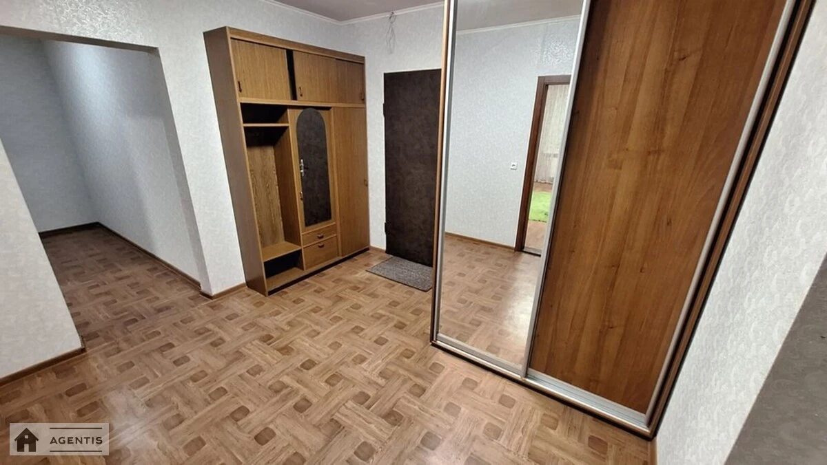 Сдам квартиру. 2 rooms, 77 m², 1st floor/24 floors. 11, Ясиневатский 11, Киев. 