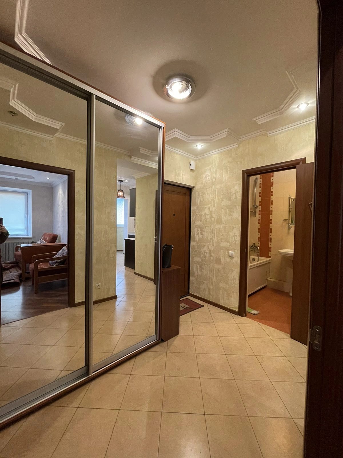 Apartments for sale. 1 room, 42 m², 2nd floor/16 floors. Ak Korolova 90b, Odesa. 