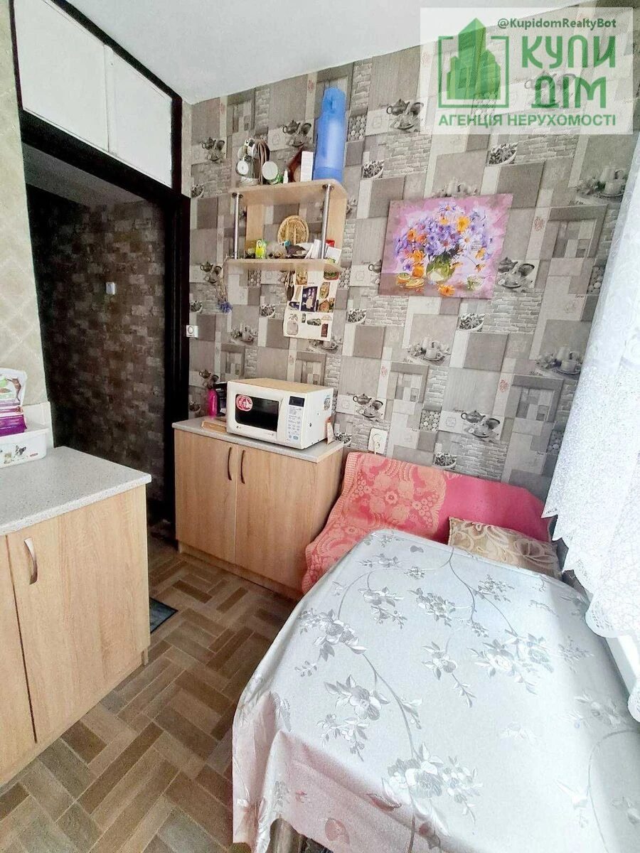 Apartments for sale 1 room, 35 m², 1st fl./9 floors. Фортечний (кіровський), Kropyvnytskyy. 