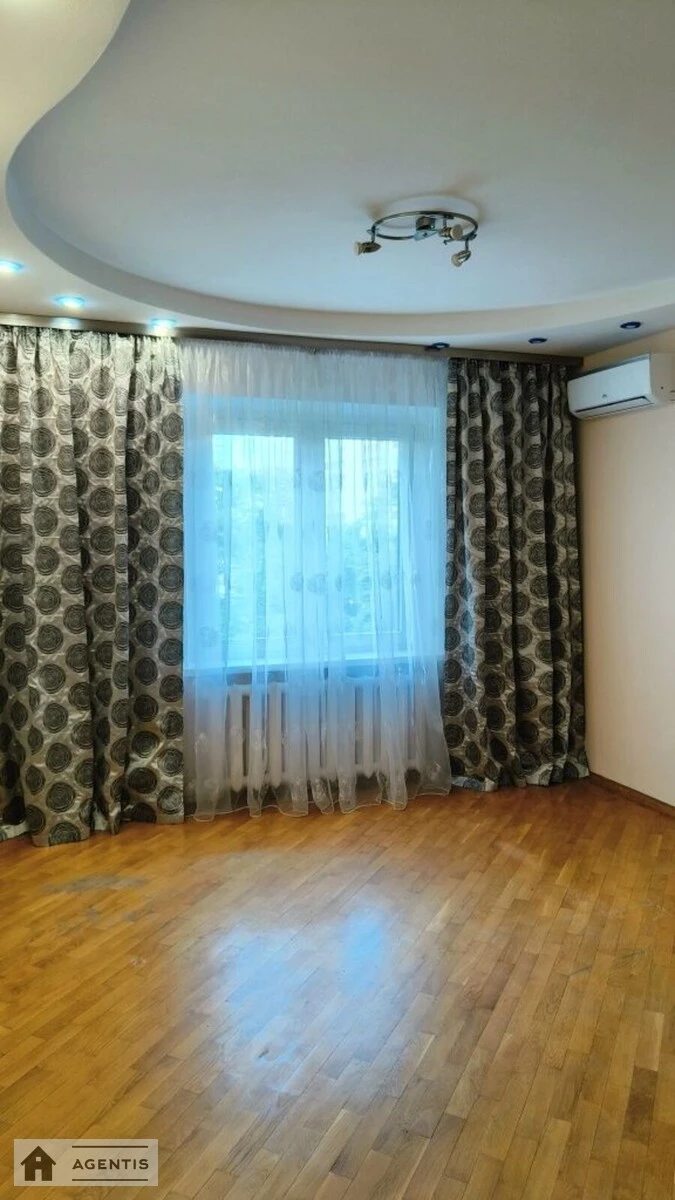 Сдам квартиру. 4 rooms, 80 m², 3rd floor/16 floors. Вишняковская, Киев. 