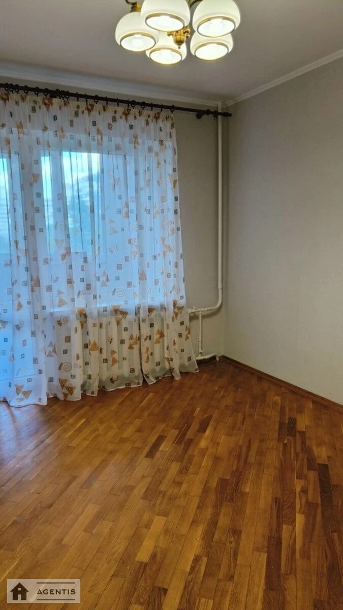 Apartment for rent. 4 rooms, 80 m², 3rd floor/16 floors. Vyshnyakivska, Kyiv. 