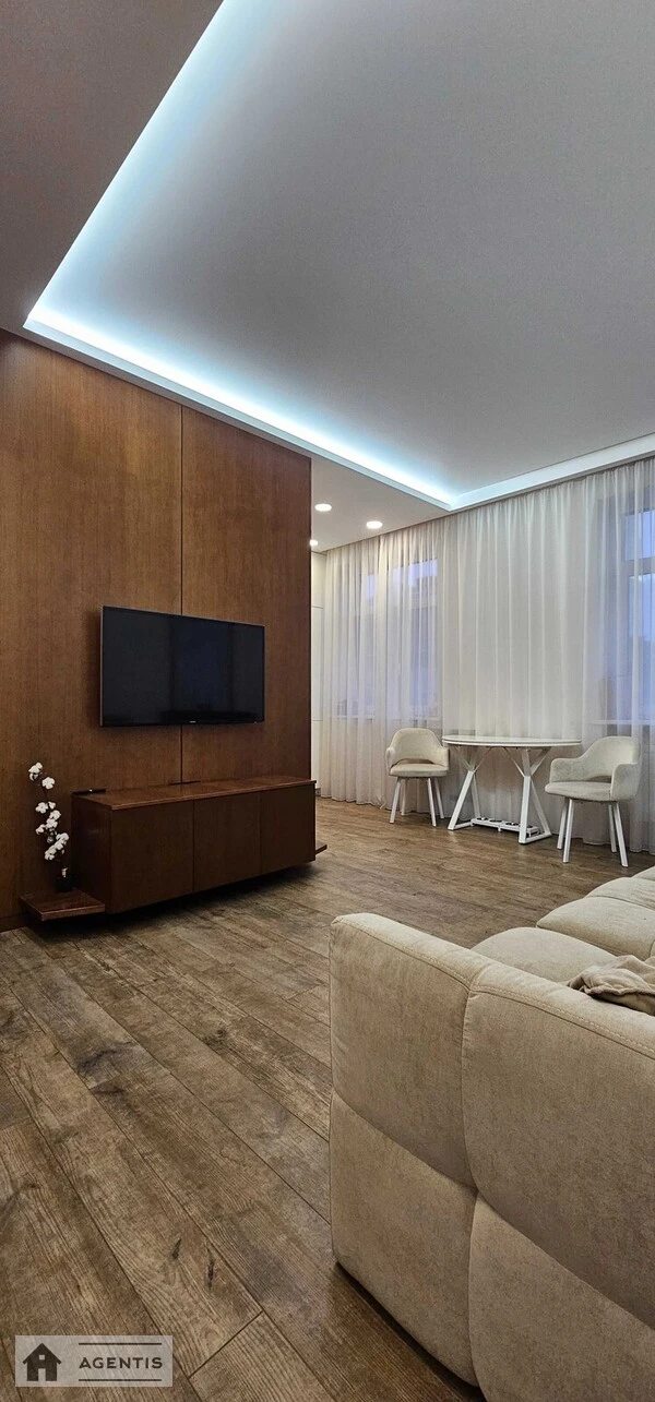 Apartment for rent. 2 rooms, 50 m², 5th floor/7 floors. Klovskiy 4, Kyiv. 