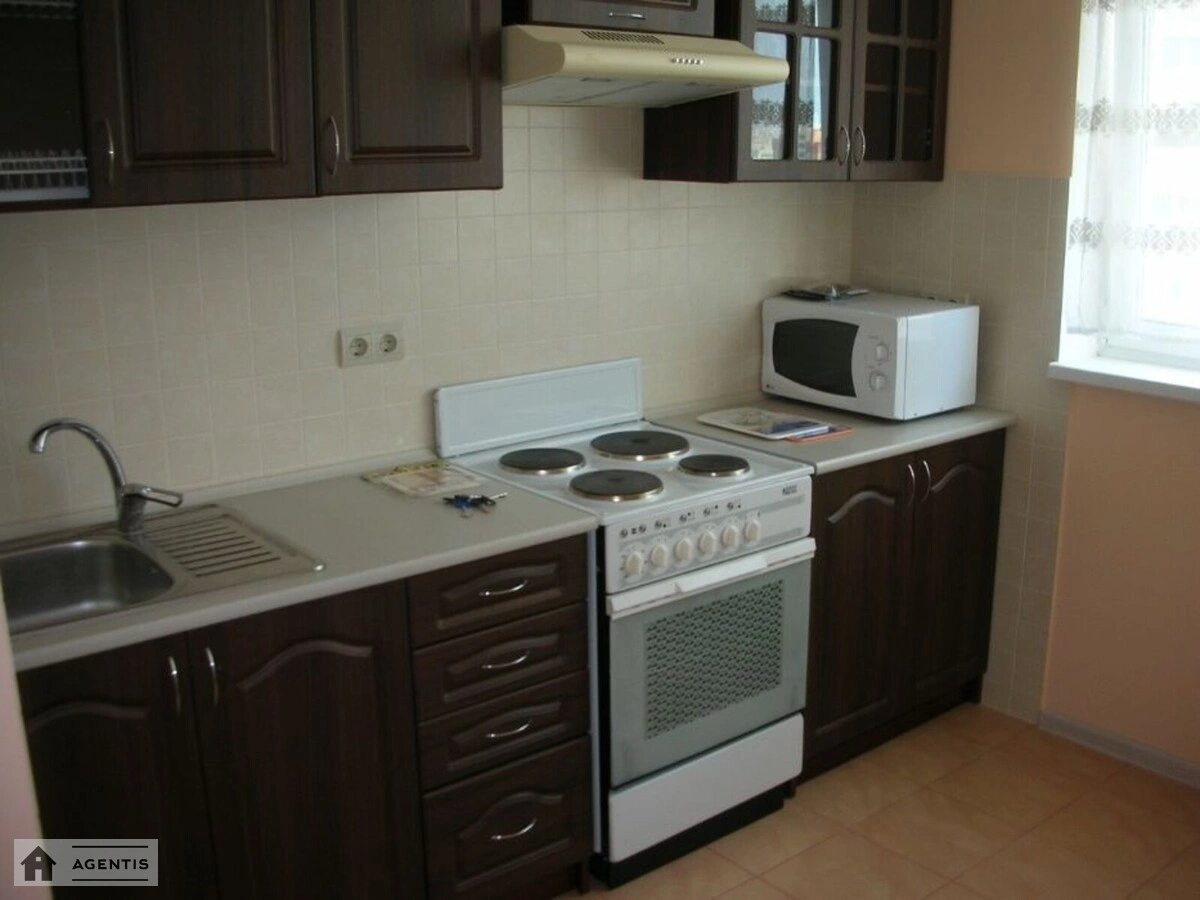 Apartment for rent. 2 rooms, 56 m², 20 floor/26 floors. Solomiyi Krushelnytskoyi vul., Kyiv. 