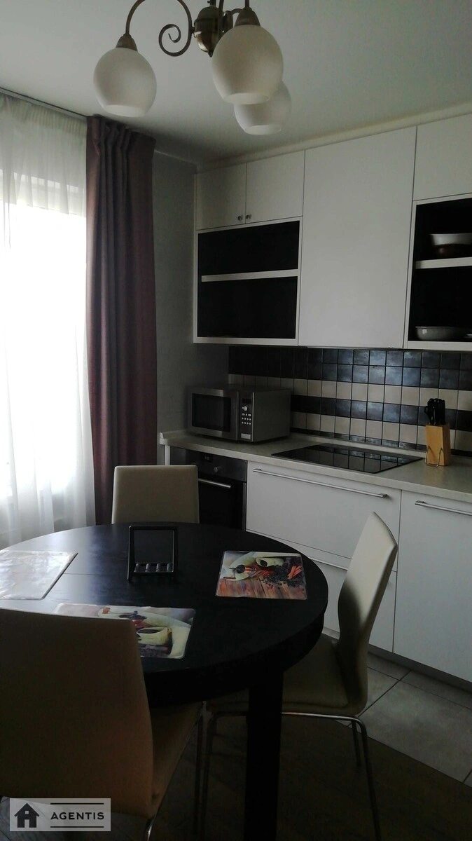 Apartment for rent. 2 rooms, 74 m², 4th floor/25 floors. 1, Khorolska 1, Kyiv. 