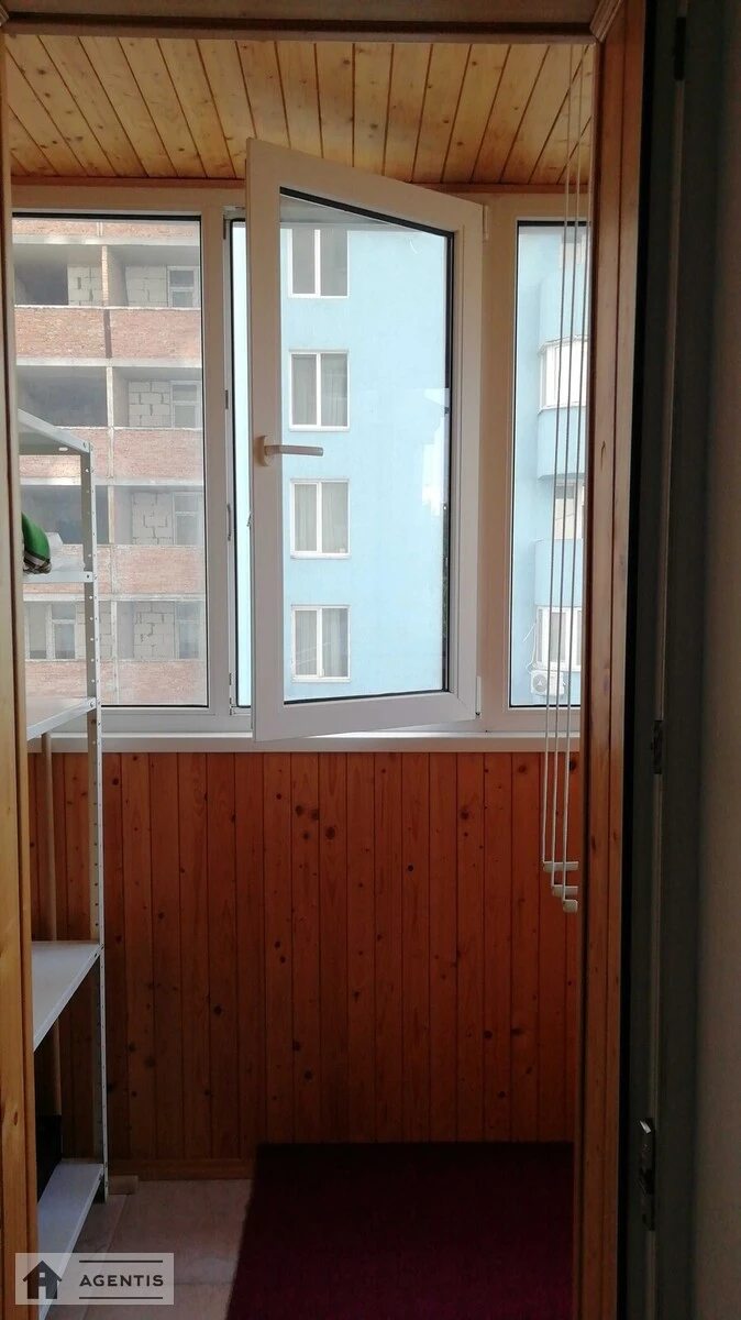 Сдам квартиру. 2 rooms, 74 m², 4th floor/25 floors. 1, Хорольская 1, Киев. 
