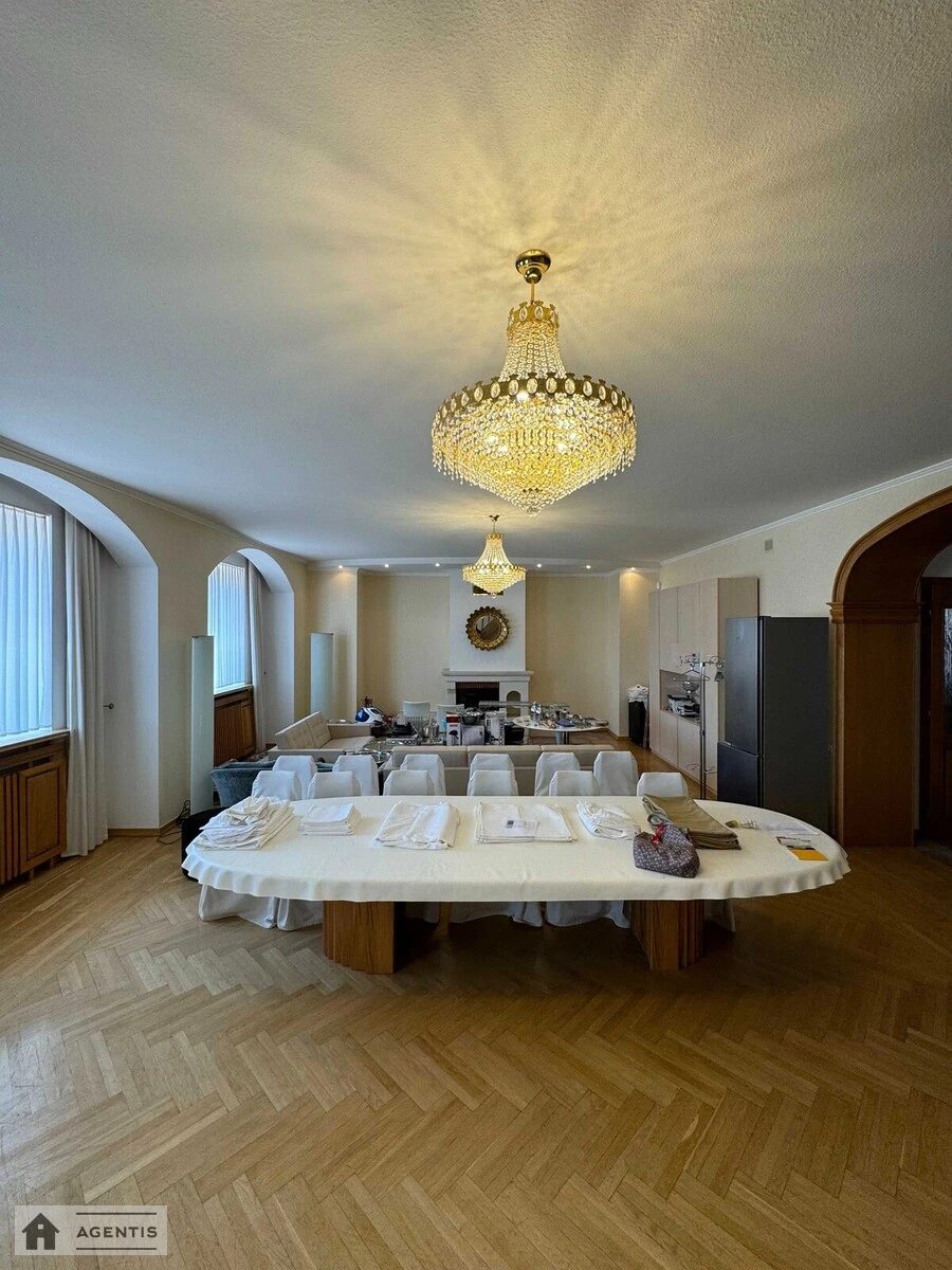 Apartment for rent. 4 rooms, 235 m², 6th floor/7 floors. 20, Yevhena Chykalenka vul. Pushkinska, Kyiv. 