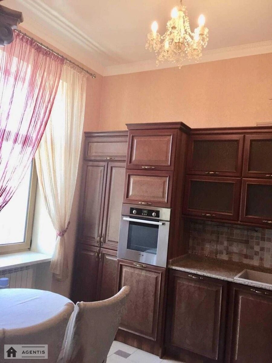 Apartment for rent. 4 rooms, 100 m², 2nd floor/4 floors. Kropyvnytckogo 4, Kyiv. 