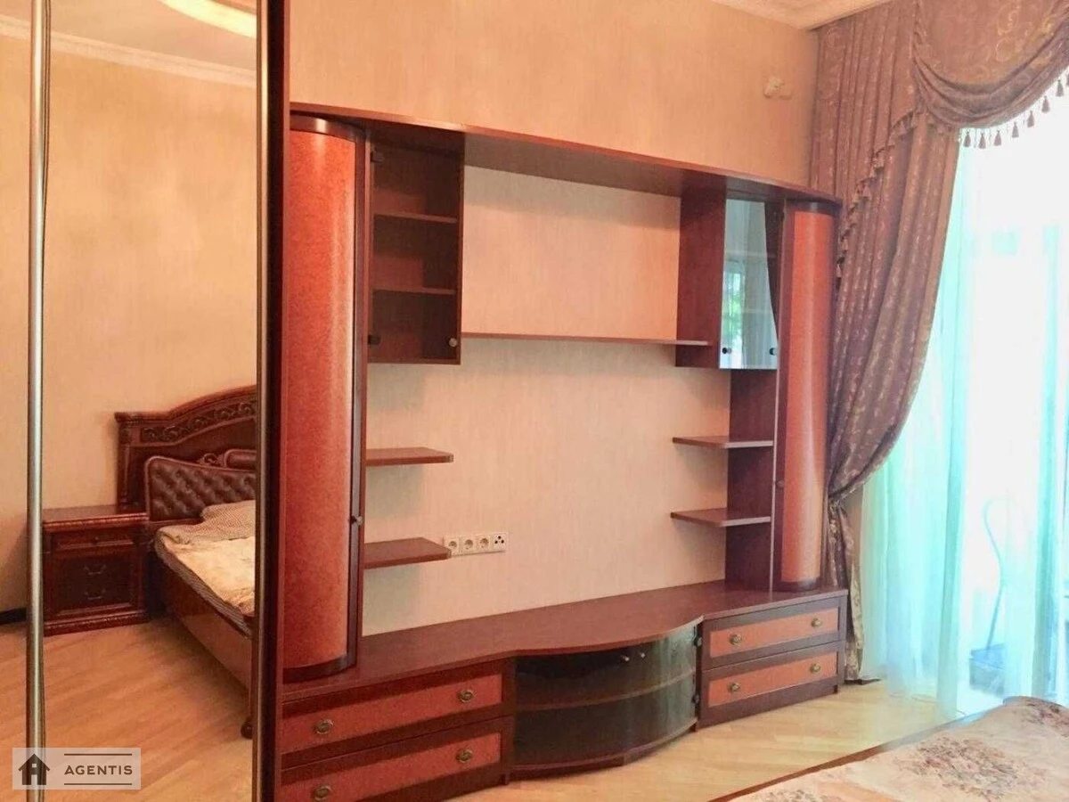 Здам квартиру. 4 rooms, 100 m², 2nd floor/4 floors. Кропивницького 4, Київ. 