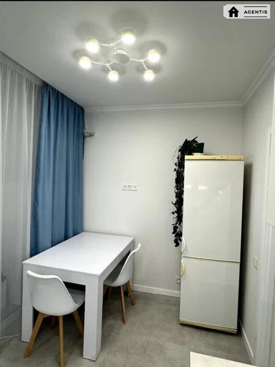 Apartment for rent. 1 room, 38 m², 5th floor/11 floors. 125, Kamyanska , Kyiv. 