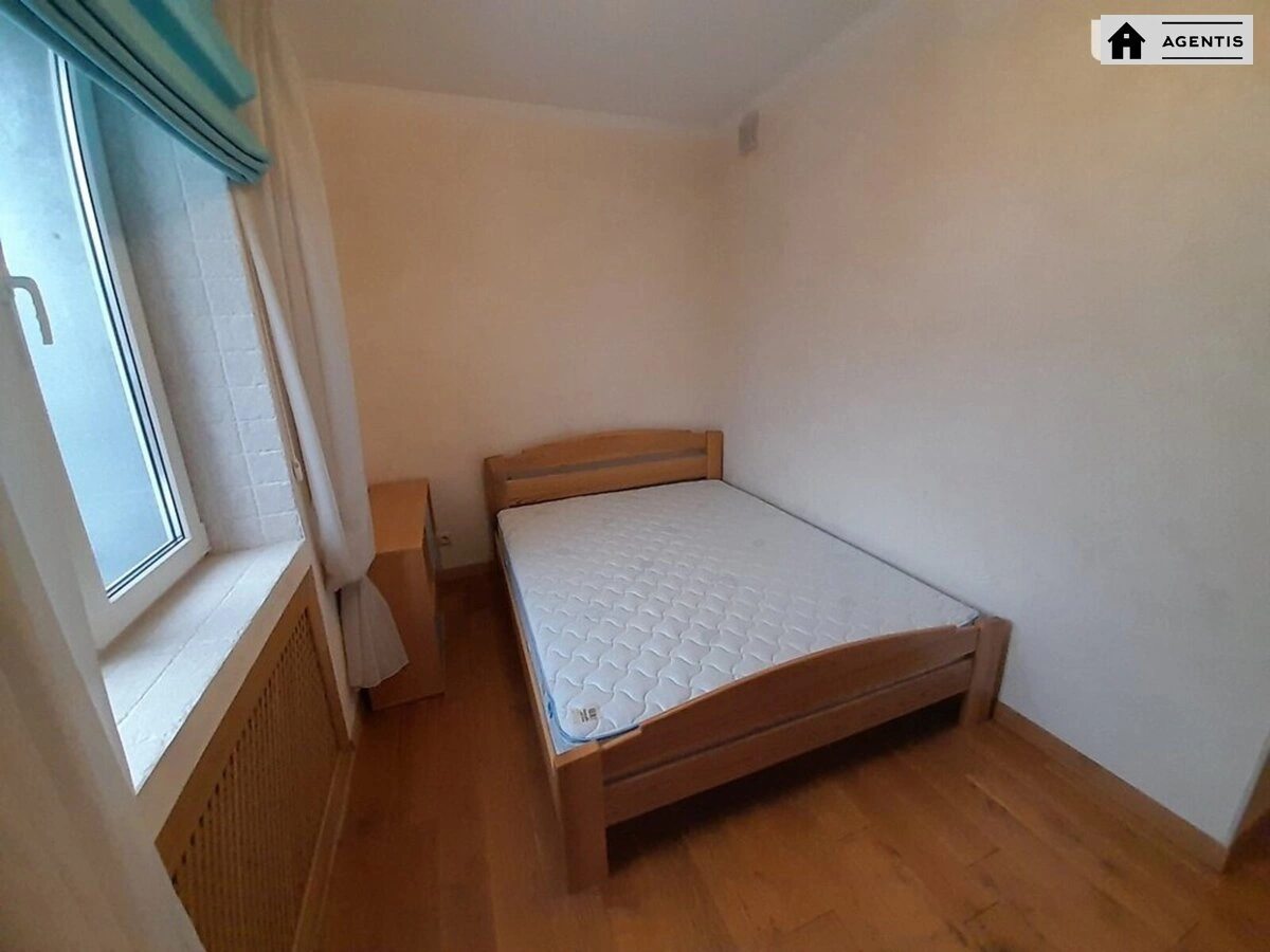 Apartment for rent. 3 rooms, 130 m², 5th floor/6 floors. 57, Bohdana Khmelnytskoho vul., Kyiv. 