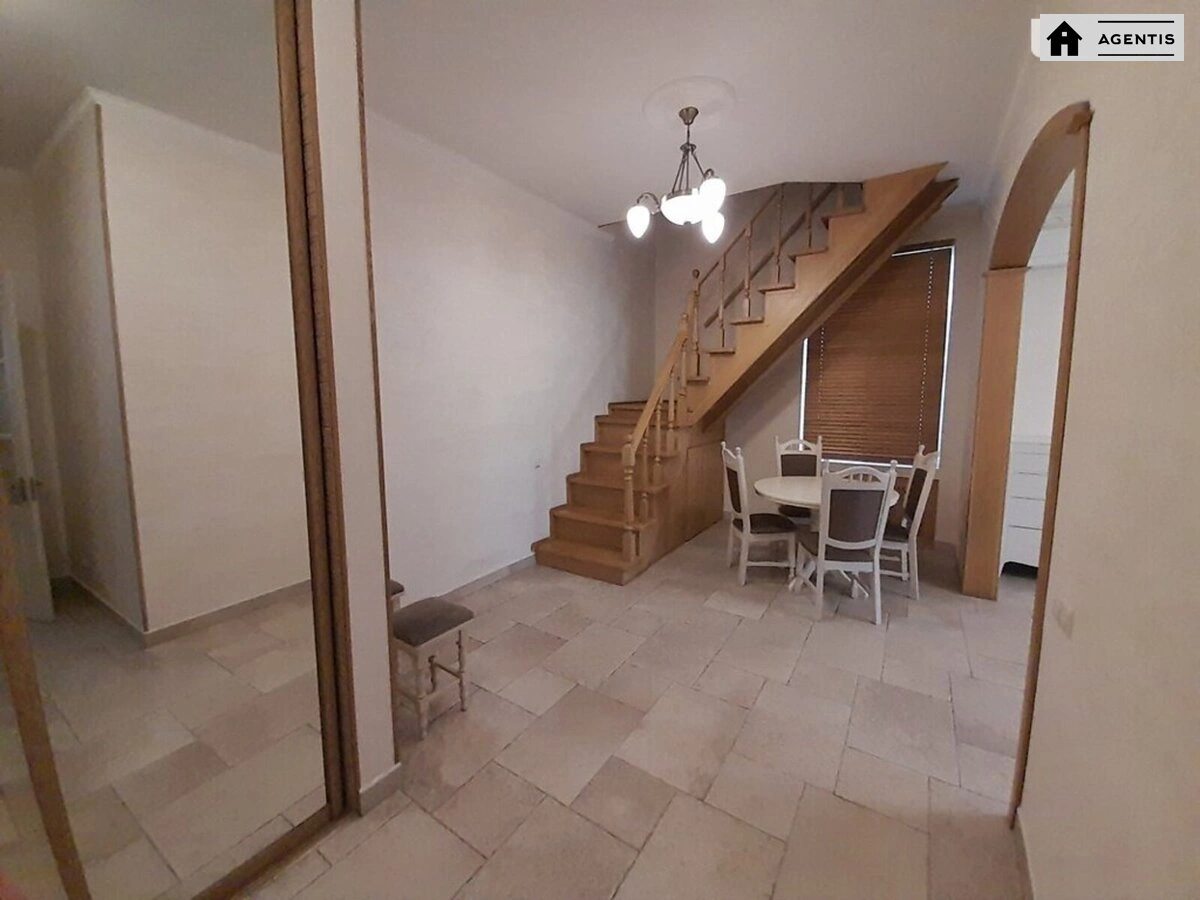 Apartment for rent. 3 rooms, 130 m², 5th floor/6 floors. 57, Bohdana Khmelnytskoho vul., Kyiv. 