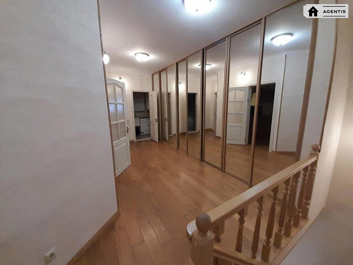 Apartment for rent. 3 rooms, 130 m², 5th floor/6 floors. 57, Bohdana Khmelnytskoho vul., Kyiv. 