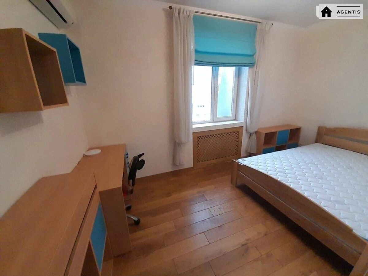 Сдам квартиру. 3 rooms, 130 m², 5th floor/6 floors. 57, Богдана Хмельницького вул., Киев. 