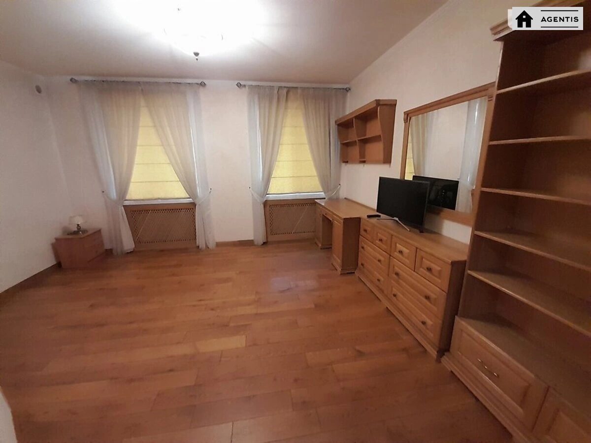 Apartment for rent. 3 rooms, 130 m², 5th floor/6 floors. 57, Bohdana Khmelnytskoho vul., Kyiv. 