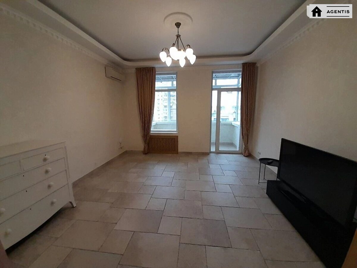 Сдам квартиру. 3 rooms, 130 m², 5th floor/6 floors. 57, Богдана Хмельницького вул., Киев. 