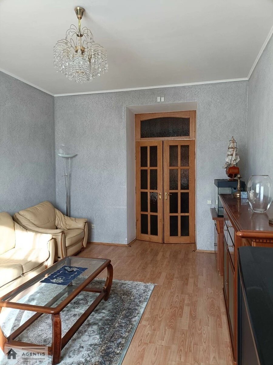 Apartment for rent. 3 rooms, 85 m², 5th floor/5 floors. 20, Yevhena Chykalenka vul. Pushkinska, Kyiv. 