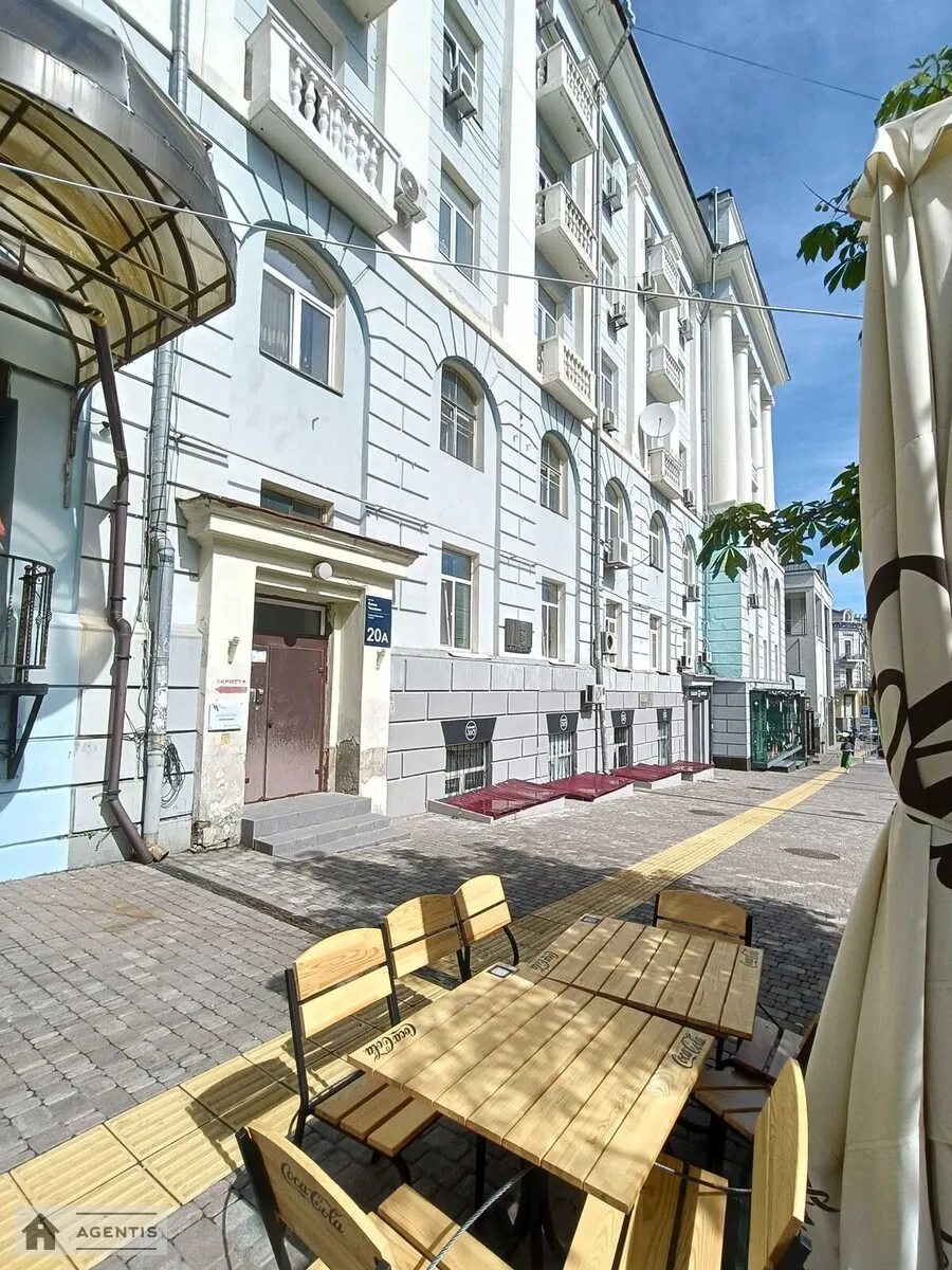 Apartment for rent. 3 rooms, 85 m², 5th floor/5 floors. 20, Yevhena Chykalenka vul. Pushkinska, Kyiv. 