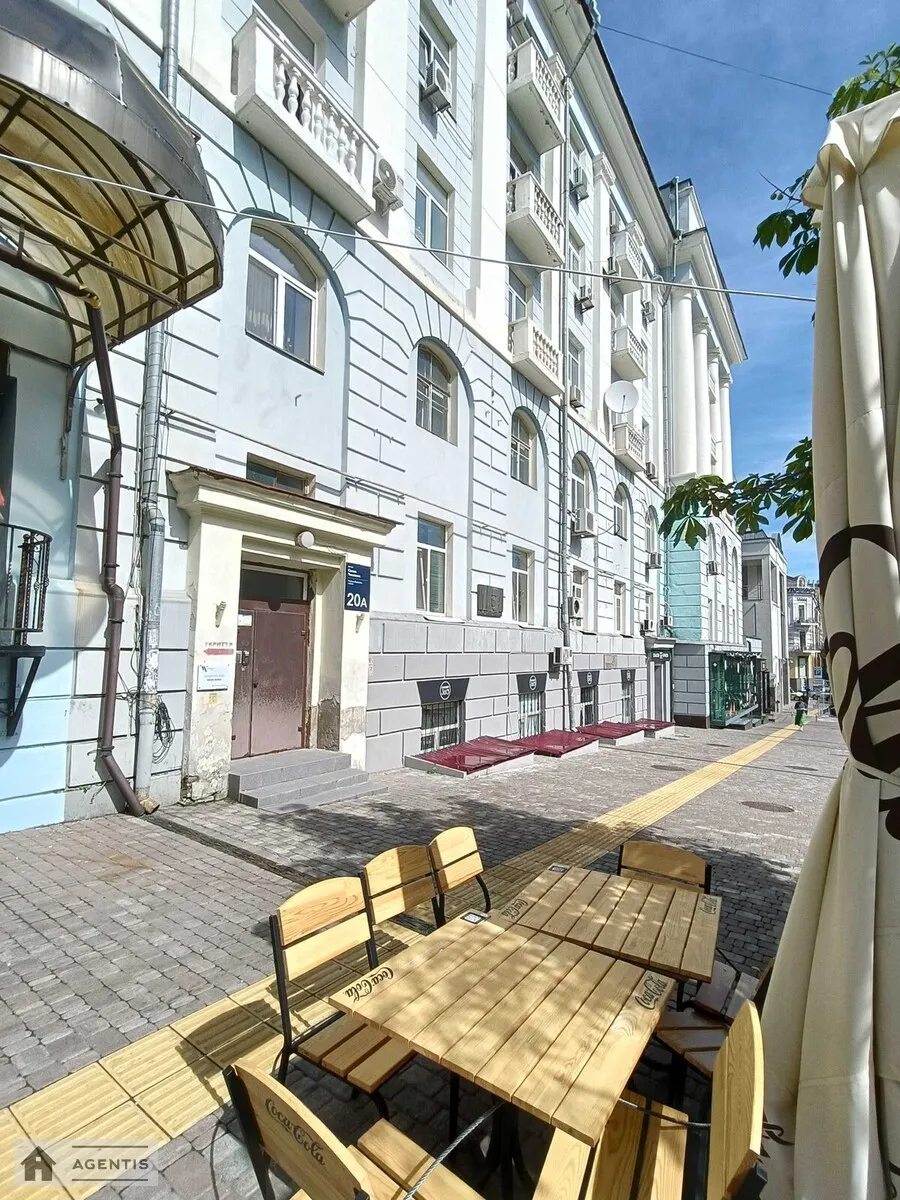 Сдам квартиру. 3 rooms, 85 m², 5th floor/5 floors. 20, Євгена Чикаленка вул. (Пушкінська), Киев. 