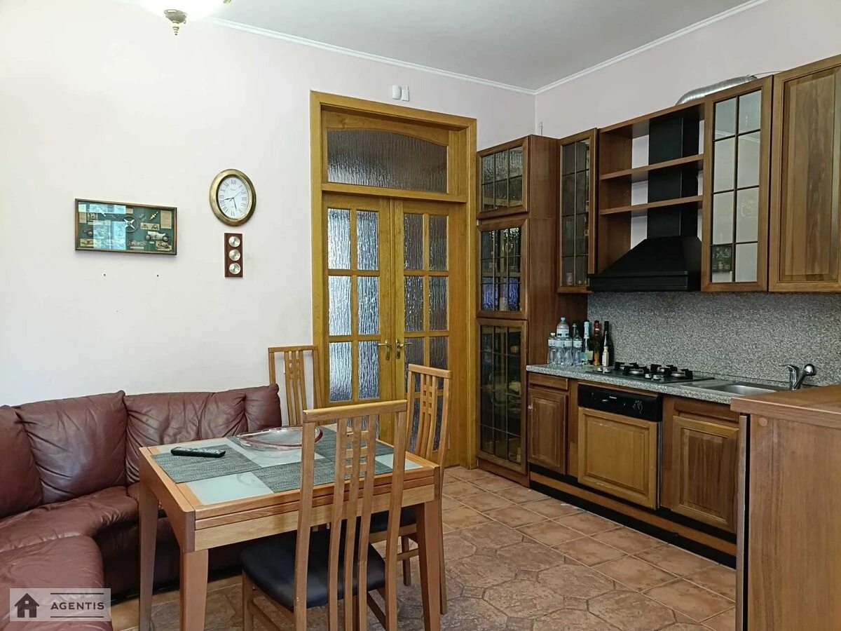 Apartment for rent. 3 rooms, 85 m², 5th floor/5 floors. 20, Yevhena Chykalenka vul. Pushkinska, Kyiv. 