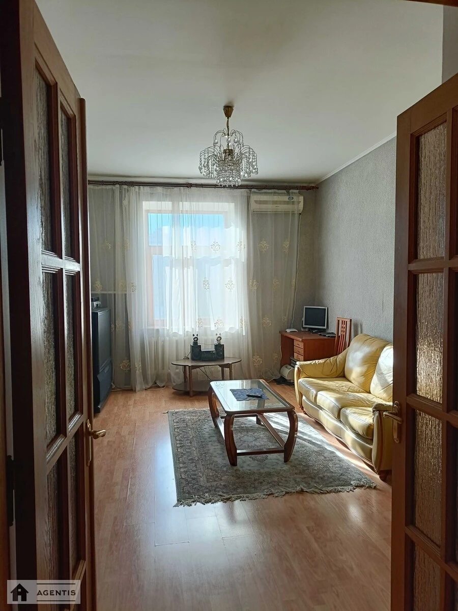 Apartment for rent. 3 rooms, 85 m², 5th floor/5 floors. 20, Yevhena Chykalenka vul. Pushkinska, Kyiv. 