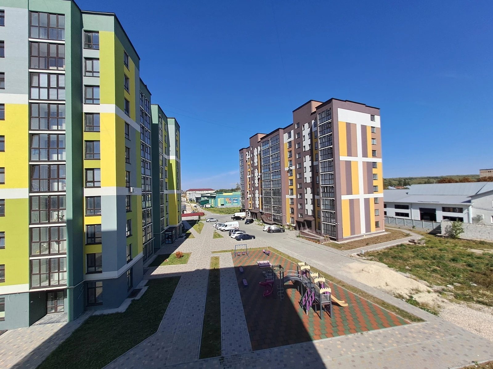 Продаж квартири 3 кімнати, 896 m², 4 пов./10 поверхів. 116, Микулинецька вул., Тернопіль. 