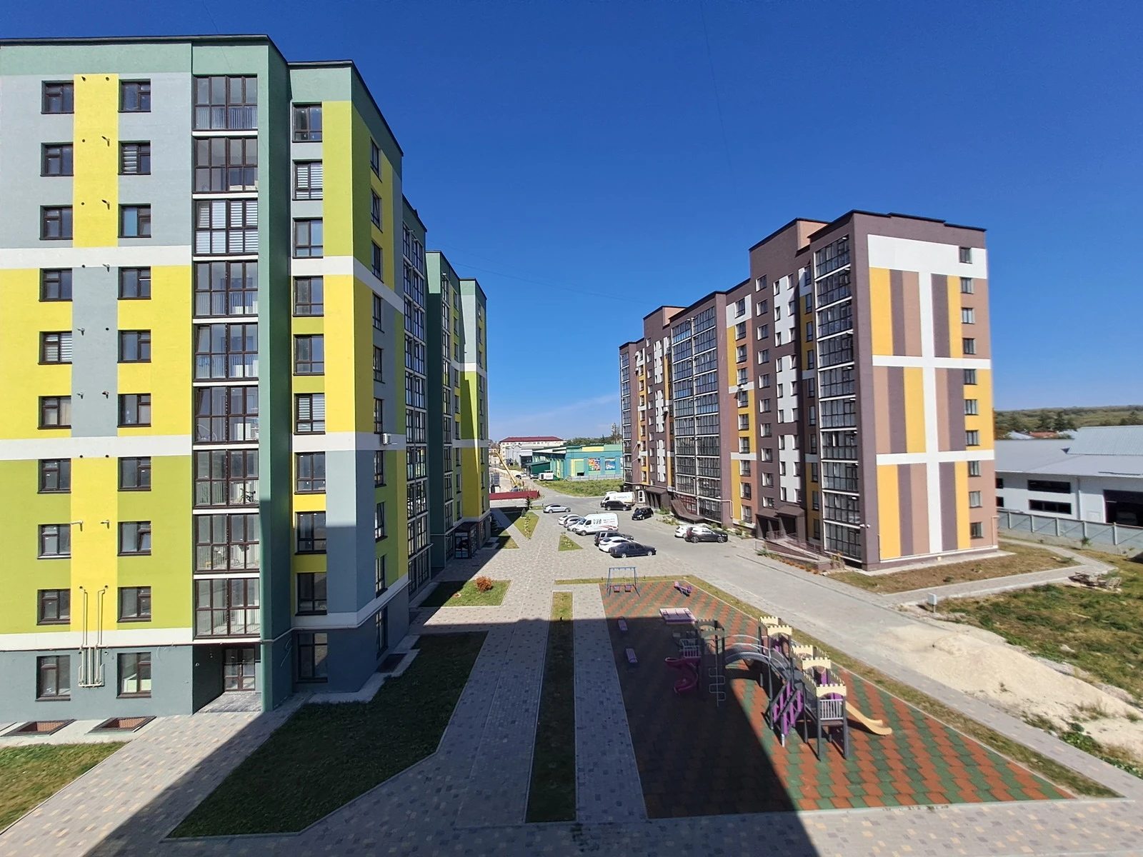 Продаж квартири 3 кімнати, 896 m², 4 пов./10 поверхів. 116, Микулинецька вул., Тернопіль. 