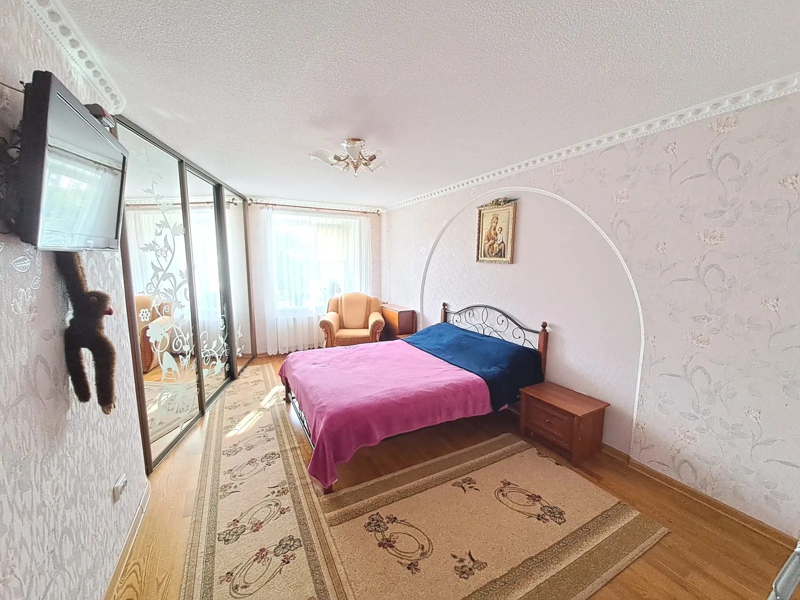 Продаж квартири 3 кімнати, 100 m², 5 пов./10 поверхів. 25, Глибока вул., Тернопіль. 