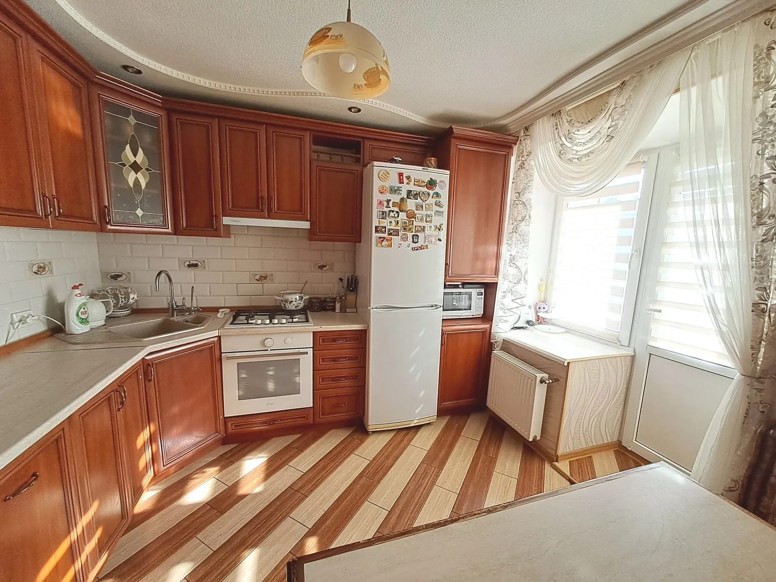 Продаж квартири 3 кімнати, 100 m², 5 пов./10 поверхів. 25, Глибока вул., Тернопіль. 