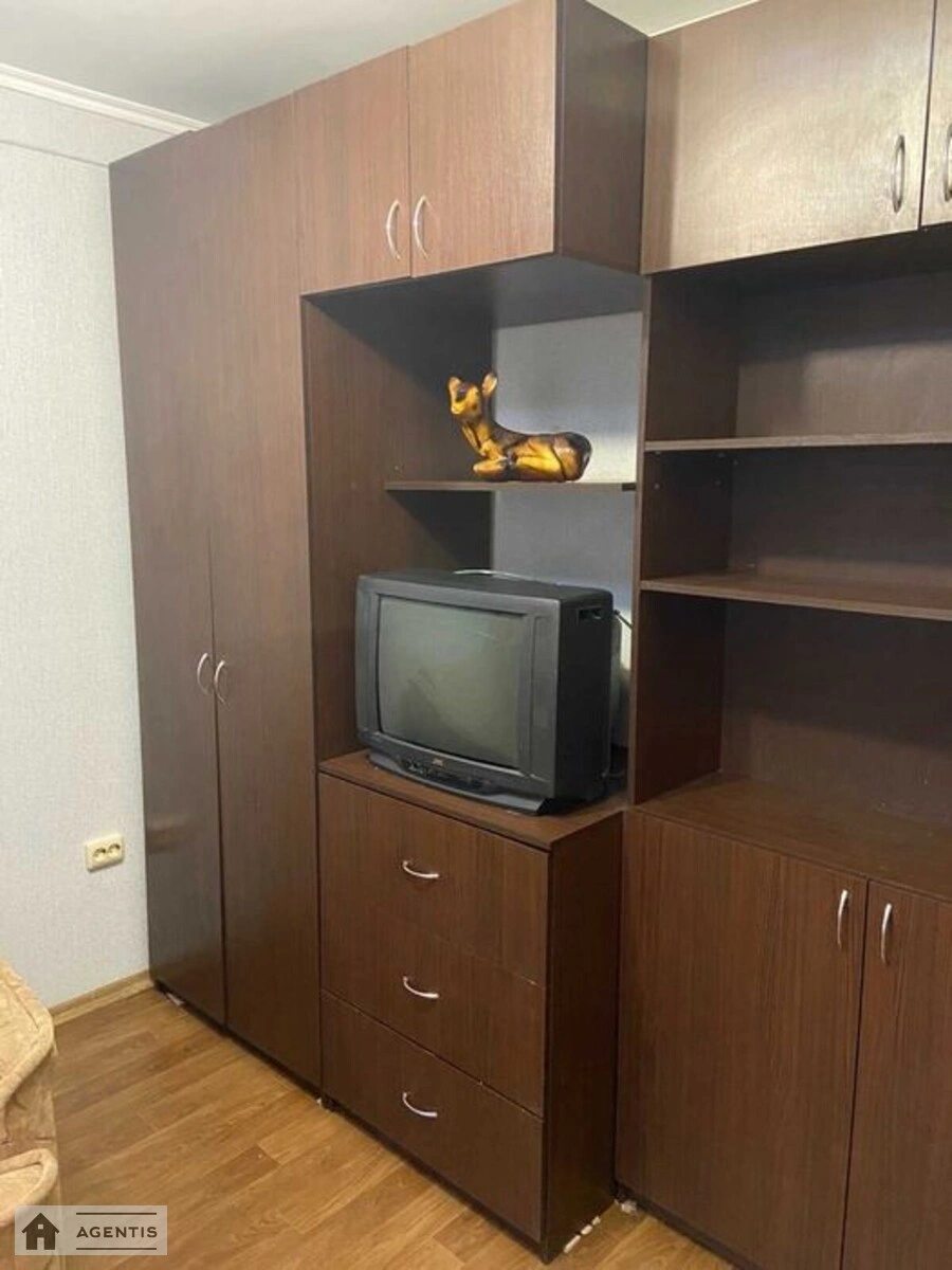 Apartment for rent. 1 room, 25 m², 2nd floor/9 floors. 3, Marshala Rokosovskoho prosp., Kyiv. 